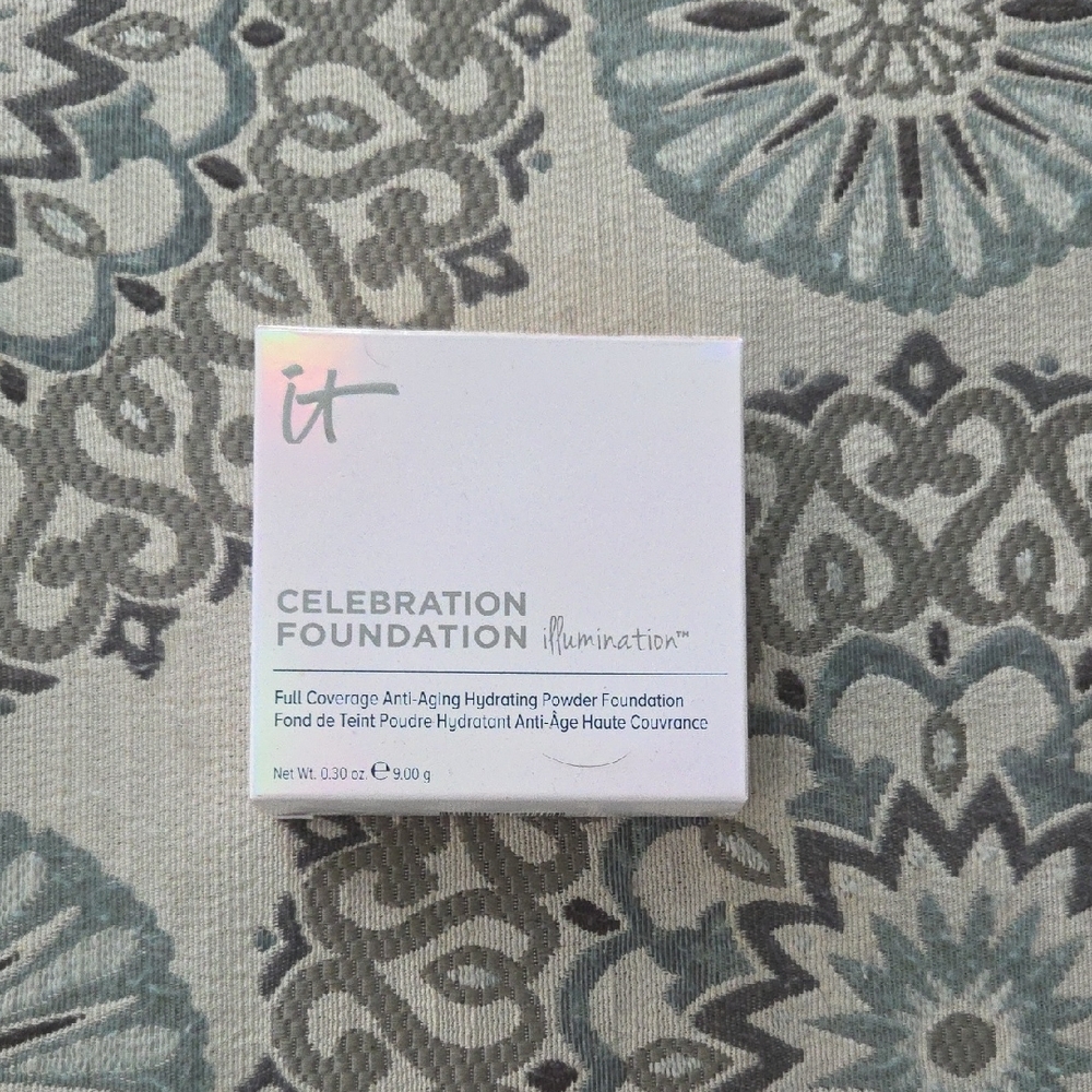 it Cosmetics Celebration Foundation Light illumination